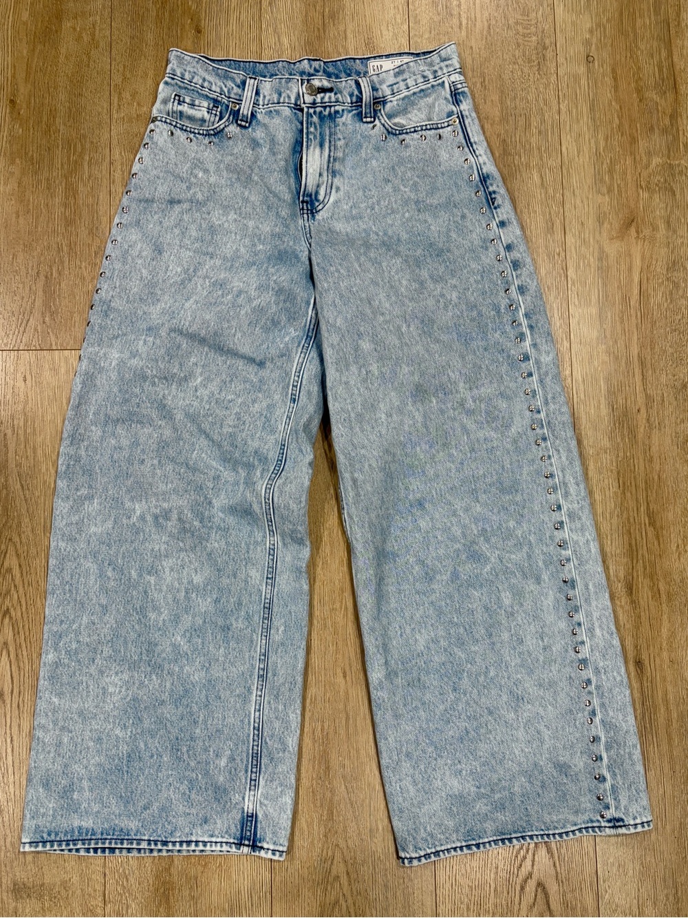 GAP Baggy Mid Rise Studded Jeans Light Wash Wide Leg Size 27 / 4